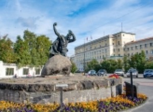 Уголовная ответственность за вандализм наступает с 14 лет.