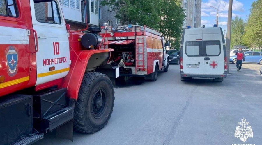 Жительница Мончегорска пострадала в результате пожара в квартире дома на улице Бредова