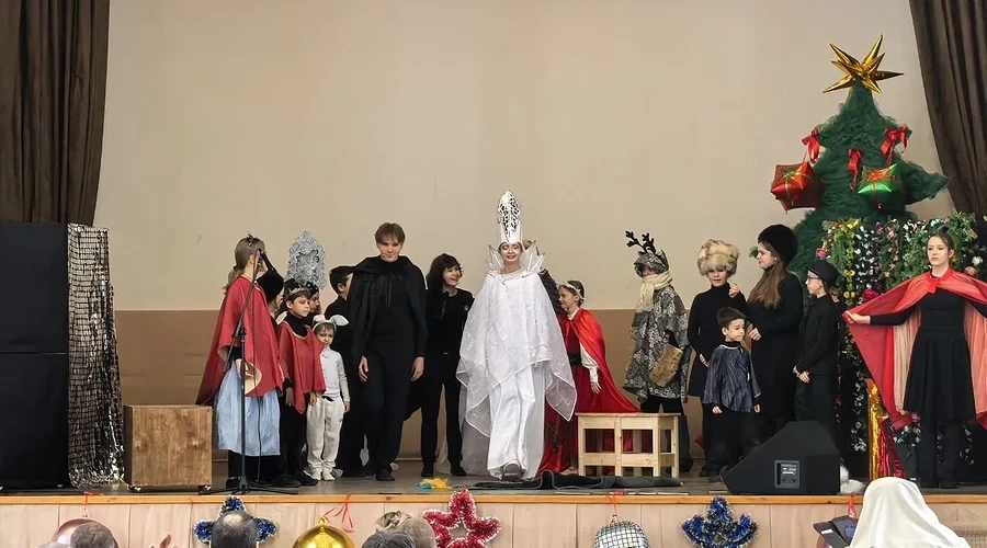 Спектакль «Снежная королева» театра «Серебряные крылья» прошел в Добром доме «Одинцовский»