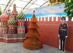 Калининградский комбинат Ростеха изготовил елку из 200 тысяч янтарных иголок
