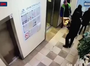 В Балашихе именинник под видом доставщика цветов ограбил женщину и сбежал через ее окно