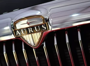 Президент Палестины ездит по Москве на автомобиле Aurus