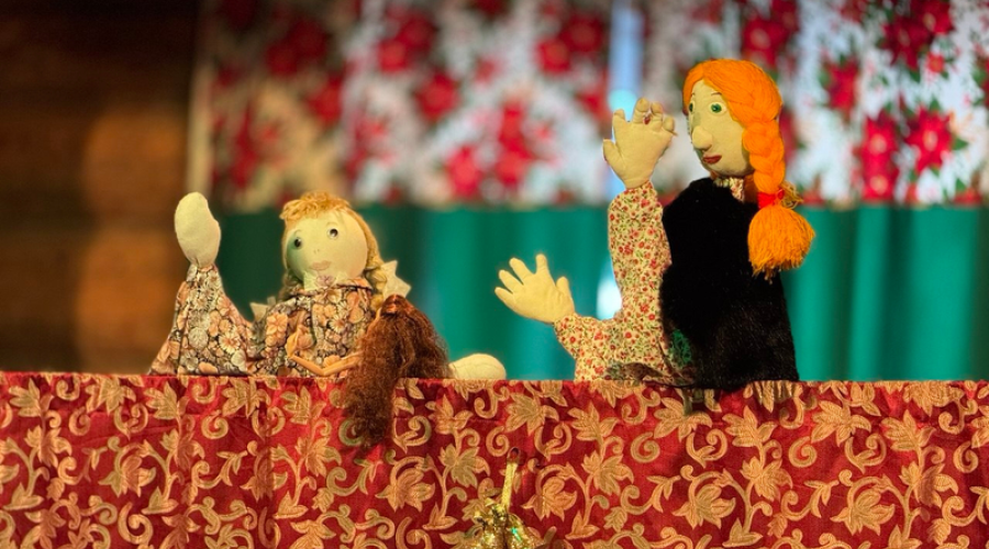 Ученики воскресной школы показали кукольный спектакль в звенигородском храме Рождества Христова