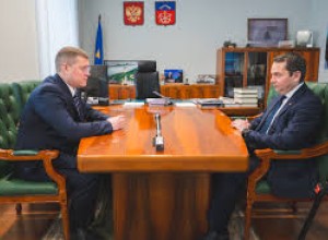 Губернатор Андрей Чибис поблагодарил главу города Мурманска Юрия Сердечкина за работу в регионе