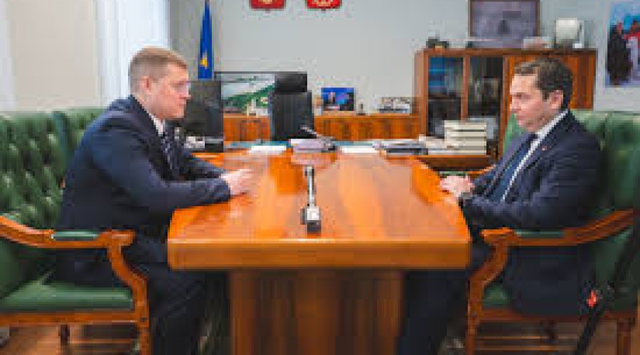 Губернатор Андрей Чибис поблагодарил главу города Мурманска Юрия Сердечкина за работу в регионе