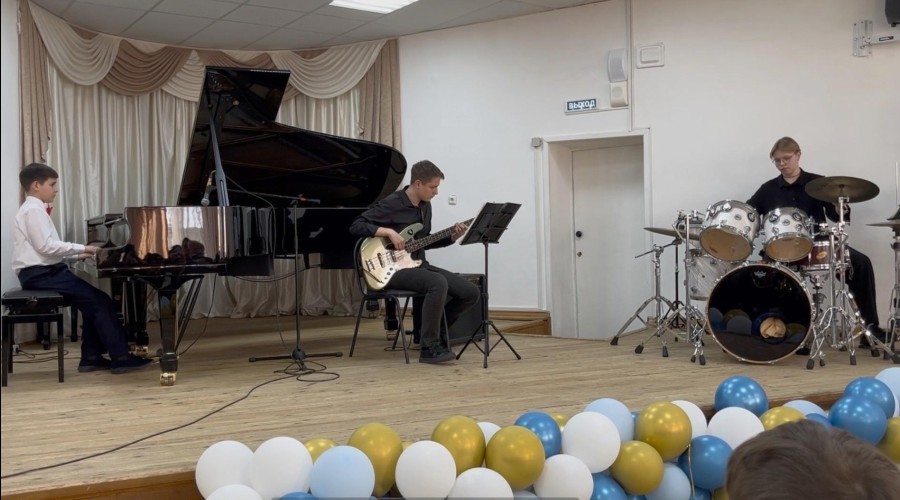 По нацпроекту «Семья» в детские школы искусств Мурманска, Североморска, Заозерска и Молочного закупили новые музыкальные инструменты 