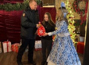 В Одинцово полицейские и общественники провели акцию «Полицейский Дед Мороз»