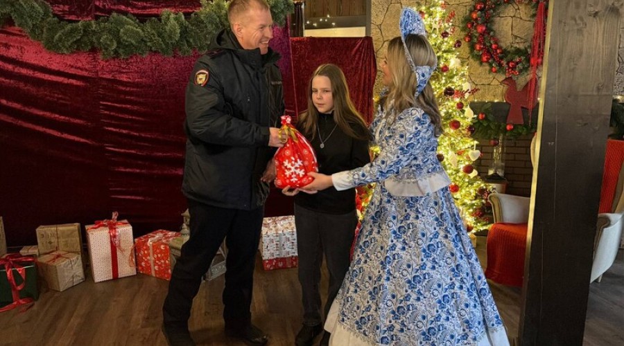 В Одинцово полицейские и общественники провели акцию «Полицейский Дед Мороз»