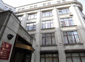 Кабмин поручил упростить подачу заявления на отпуск по уходу за ребенком