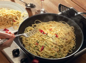 Спагетти с чесноком и маслом