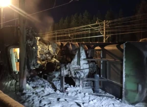Число погибших при столкновении поездов под Мурманском выросло до двух