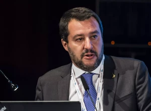 Сальвини назвал реакцию ЕС на притязания США на Гренландию неорганизованной