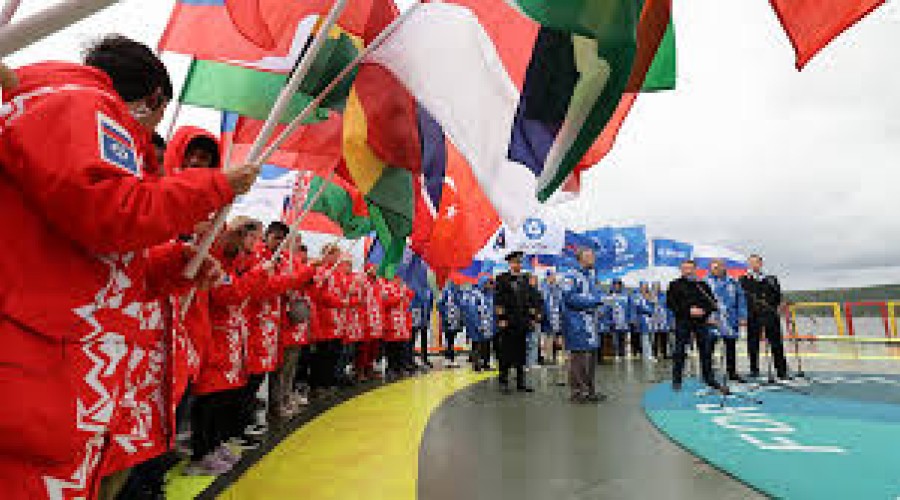 Губернатор Андрей Чибис принял участие в церемонии прибытия VI международной арктической экспедиции «Ледокол знаний» 