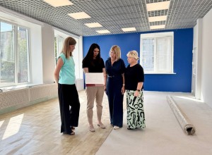 Министр образования и науки Диана Кузнецова проверила ход ремонтных работ в образовательных учреждениях Кировска 