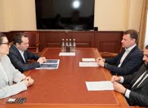 Глава Минвостокразвития РФ Алексей Чекунков и губернатор Андрей Чибис обсудили ключевые вопросы развития Мурманской области и Арктической зоны