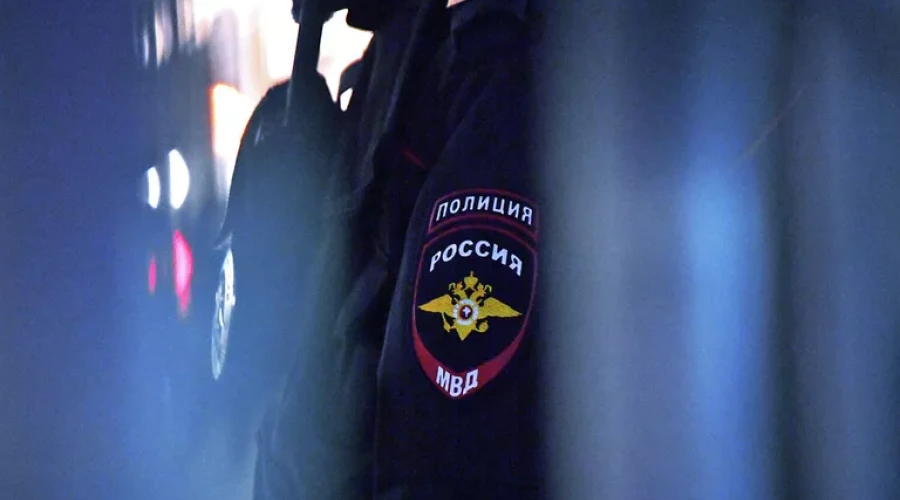 Ставший жертвой мошенников мужчина протаранил вход в здание в Гусь-Хрустальном