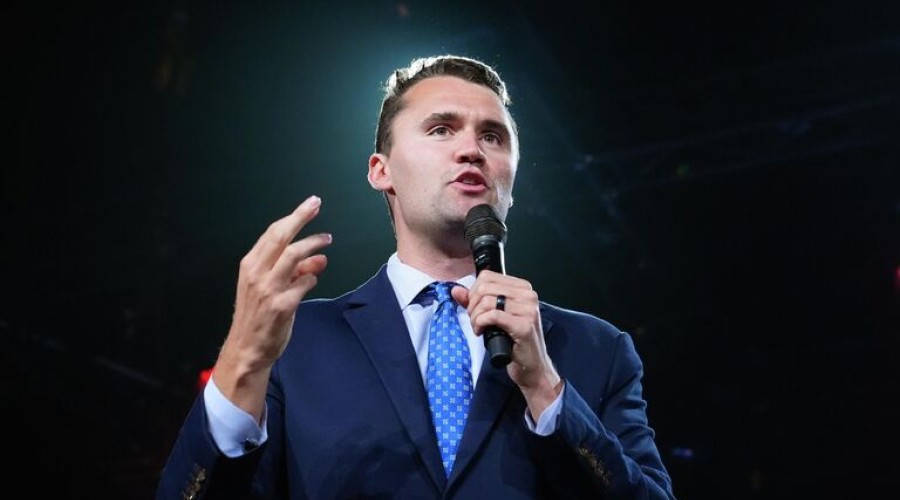 Авиакомпании в США увольняют работников за ликующие посты об убийстве Кирка