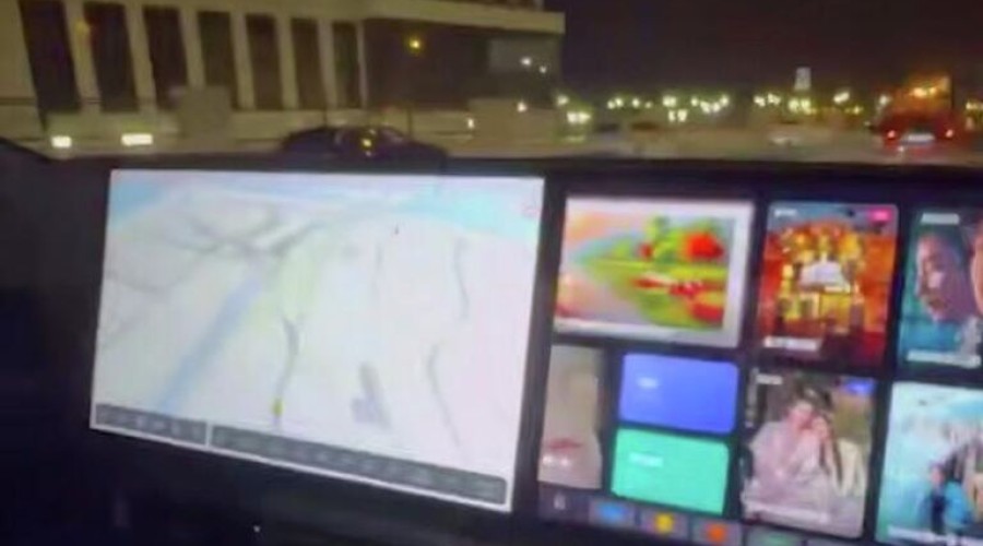 В Казани полицейские остановили авто, управлявшееся через телефон