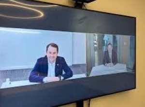 Андрей Чибис и участник программы Время героев Роман Олешкин обсудили дальнейшую работу