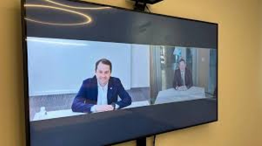 Андрей Чибис и участник программы Время героев Роман Олешкин обсудили дальнейшую работу