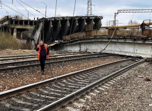 На месте обрушения путепровода в Вязьме работают около 300 железнодорожников