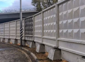 Возле ж/д станции «Отрадное» в Одинцово установили железобетонный забор протяжённостью 100 метров