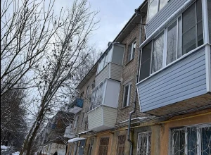 В Одинцовском округе промышленные альпинисты очищают от сосулек до пяти кровель в день