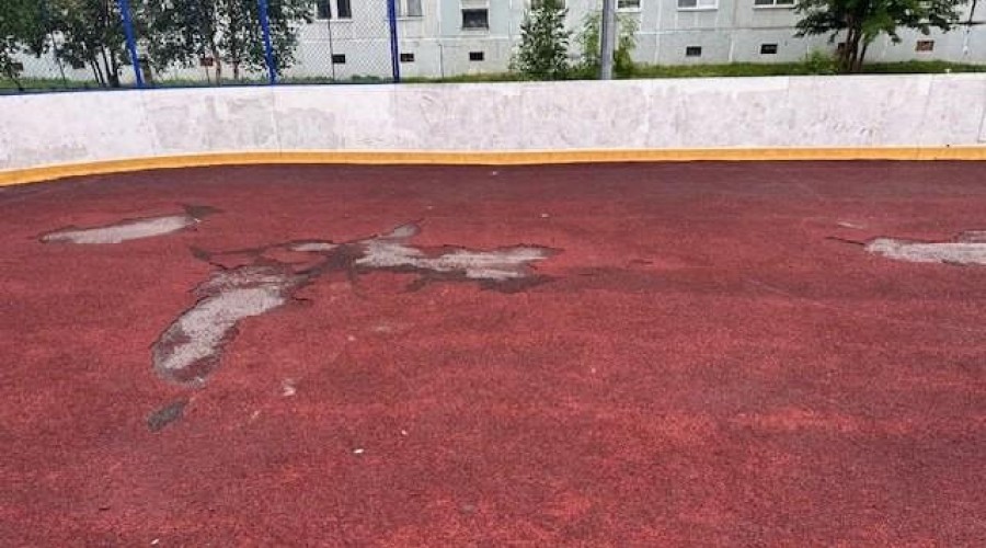 Дефекты на детской площадке в Мурманске устранят после вмешательства прокуратуры