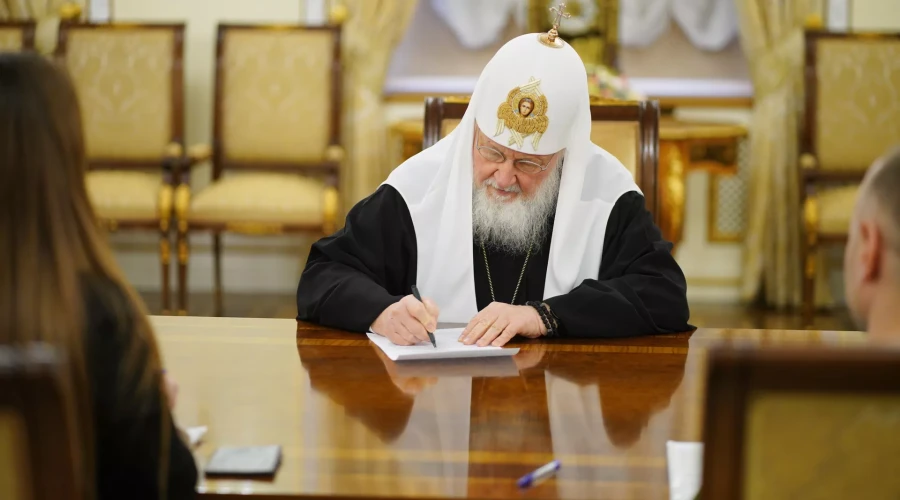 Синод РПЦ запретил священникам профспорт, актерство, биржевую деятельность