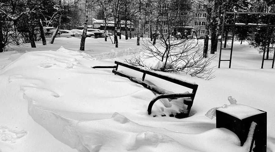 «Снежный армагеддон» накрыл Одинцово: сугробы на тротуарах, заносы на дорогах