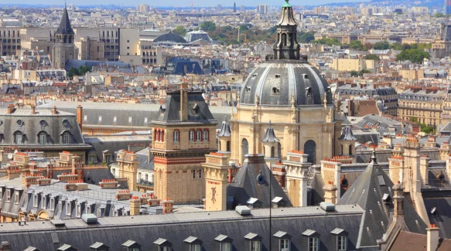 Макрон подписал закон о финансировании госструктур в отсутствие бюджета