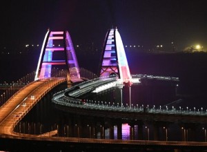 На Крымском мосту у Крымского моста скопилось более 700 транспортных средств
