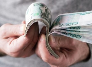 Доля россиян с доходами выше ста тысяч рублей выросла до 7,4% в 2022 году