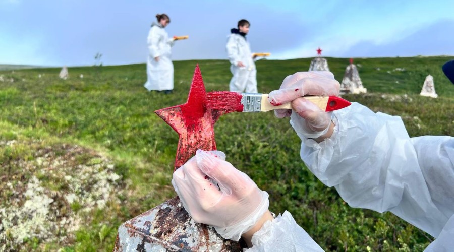 Волонтеры экспедиции Тропою Героев Заполярья отремонтировали три мемориала на полуострове Средний