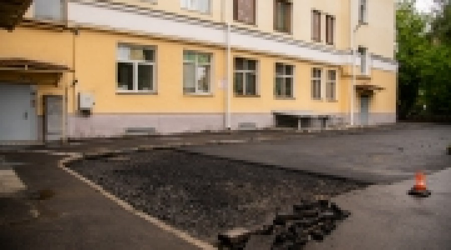 В Мурманске выполняется ямочный ремонт дворовых проездов