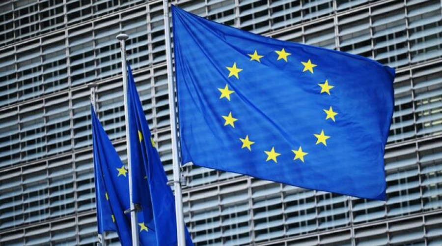 ЕС хочет убедить фирмы добавлять в контракты пункт по поставкам России