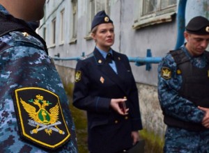 Судебные приставы обеспечили ремонт системы отопления в одном из домов Ленинского округа Мурманска