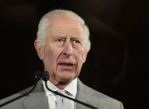 Хоар призвал отменить визит Карла III в США из-за действий Трампа