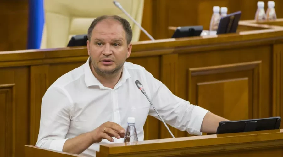 Молдавские власти объявили охоту на местных чиновников от других партий