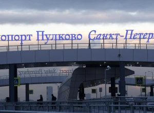 В аэропорту Пулково пассажиров начали массово снимать с рейсов