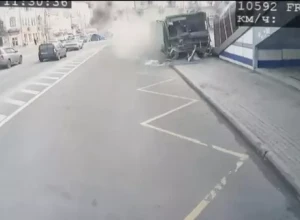 Роман Старовойт опубликовал два видео ДТП с двумя автобусами и 8 легковушками