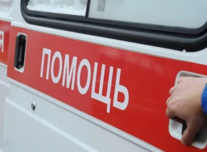 В Петербурге женщина упала при входе в метро и умерла в больнице из-за аневризмы