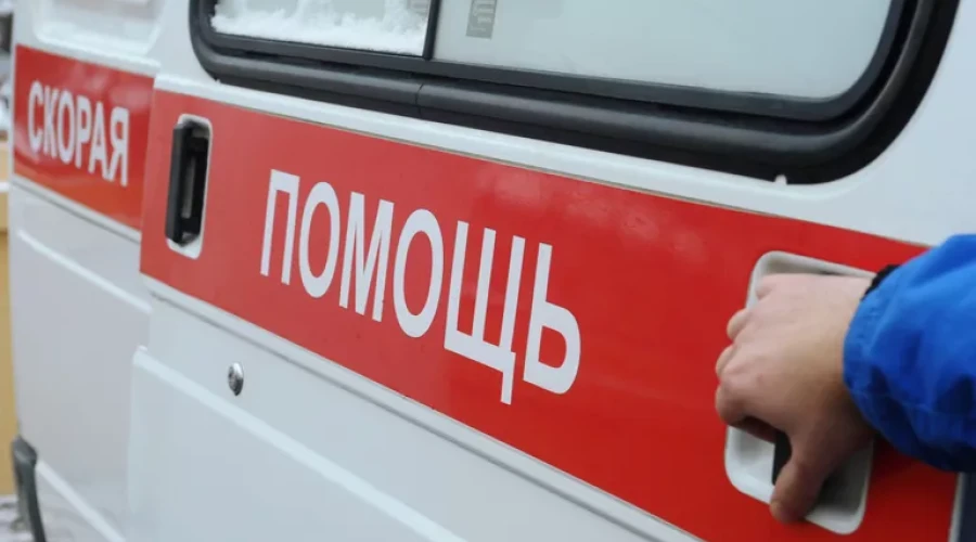 В Петербурге женщина упала при входе в метро и умерла в больнице из-за аневризмы