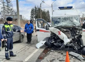 В Ярославской области мужчина после ДТП угнал скорую с медиками