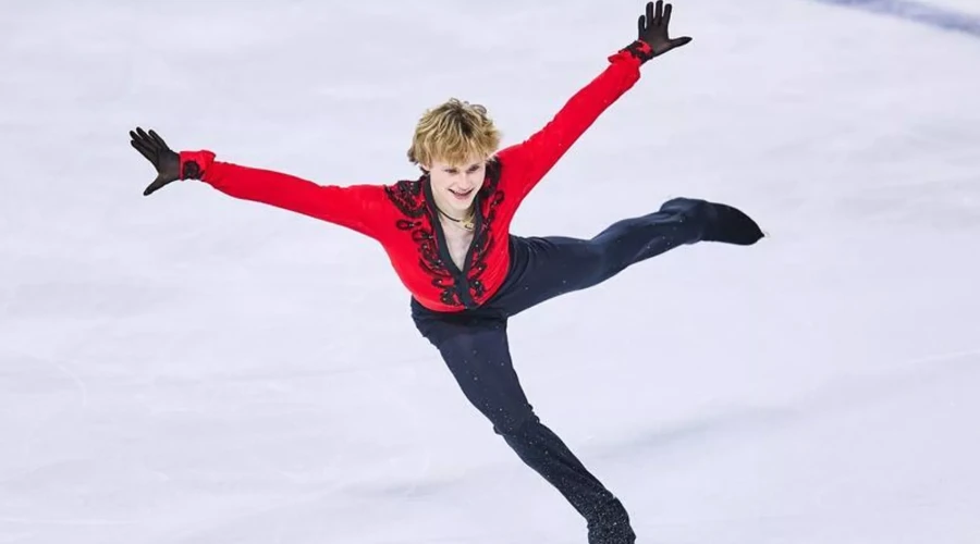 Фигурист Илья Малинин установил рекорд и выиграл чемпионат мира