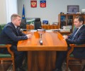 Губернатор Андрей Чибис провел рабочую встречу с главой города Мурманска Юрием Сердечкиным. Губернатор поблагодарил градоначальника за совместную работу