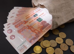 Треть работающих россиян получают от 100 тысяч рублей