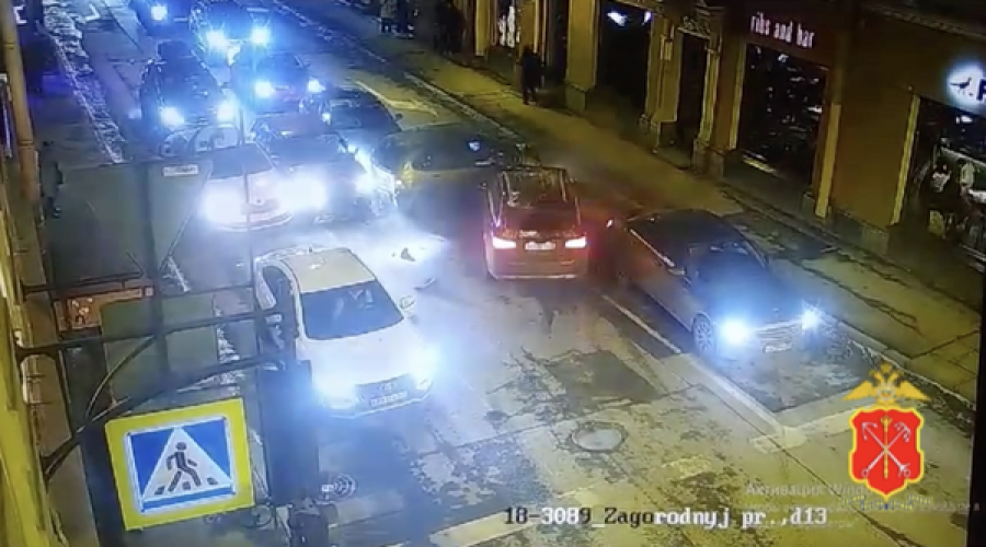 Водитель, сбивший женщину в центре Петербурга, стал фигурантом уголовного дела