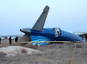 На месте крушения самолета в Актау нашли второй черный ящик