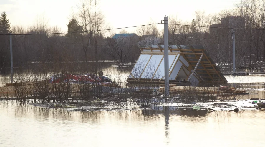 Власти сообщили, что уровень воды в реке Тобол у Кургана достиг 943 сантиметров